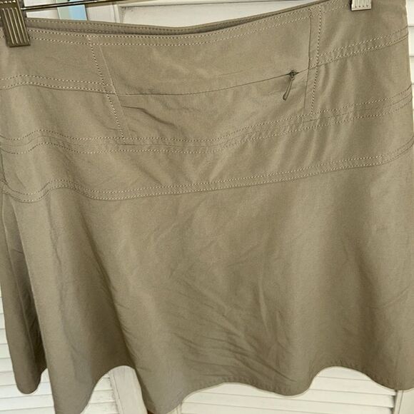 Athleta Active Skort 🎾 ⛳️ 🏝️ Security pocket in back. Great for travel 🧳 ✈️ - Picture 6 of 17